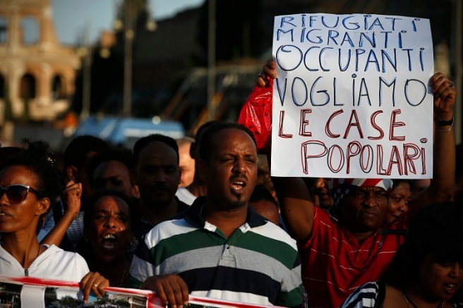 Manifestazione dei movimenti per la casa dopo lo gombero del palazzo occupato da rifugiati eritrei e somali in Via Curtatone